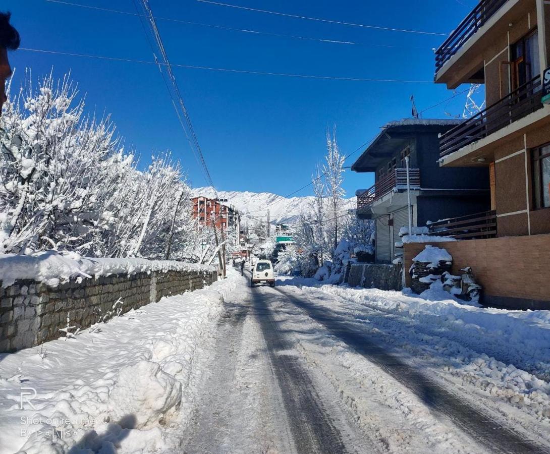 Hotel Shami Inn Manali Stz-1001 Manāli Eksteriør billede